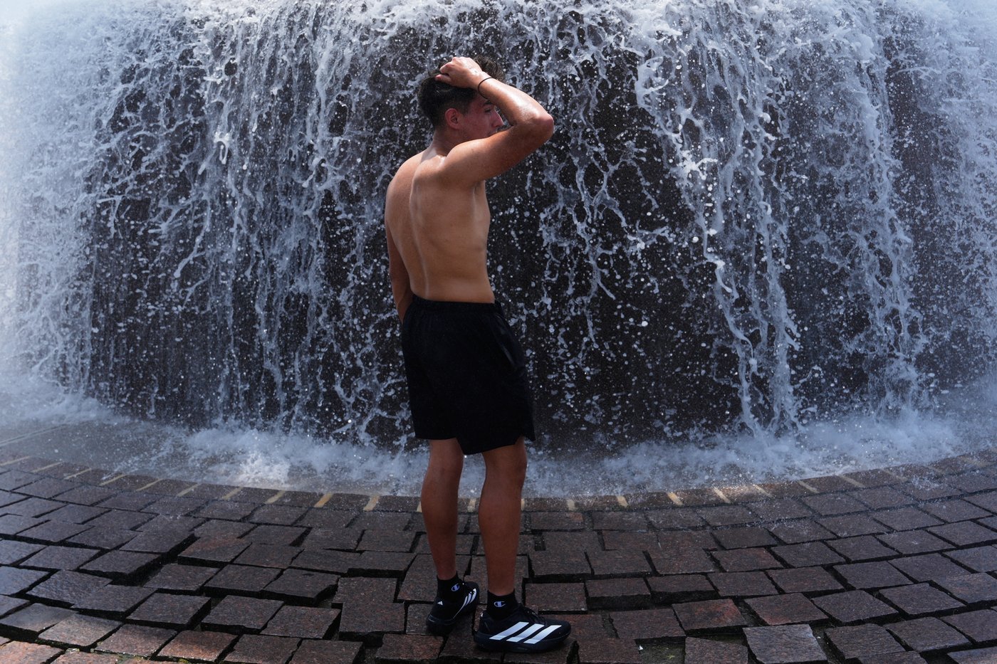 Forecasters cite 'dangerous' conditions as heat scorches Midwest while on its way to the East | iNFOnews.ca