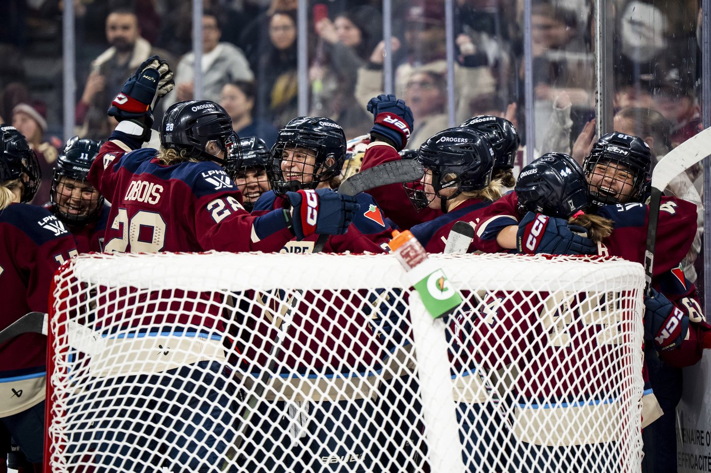 Poulin's clutch goal for Victoire sets up all-Canadian final for Walter Cup | iNFOnews.ca