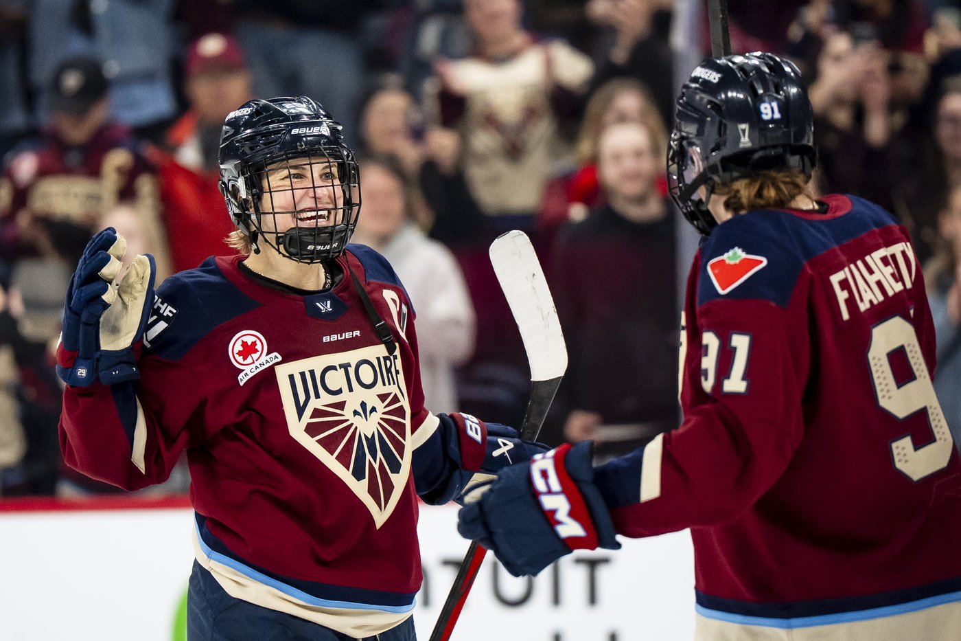 Poulin's clutch goal for Victoire sets up all-Canadian final for Walter Cup | iNFOnews.ca