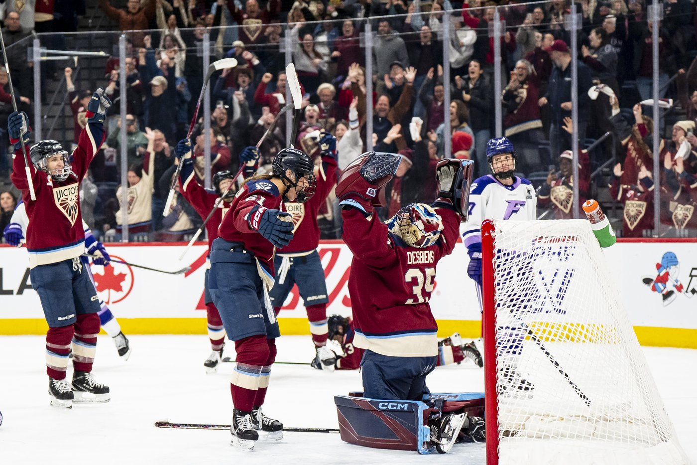 Poulin's clutch goal for Victoire sets up all-Canadian final for Walter Cup | iNFOnews.ca