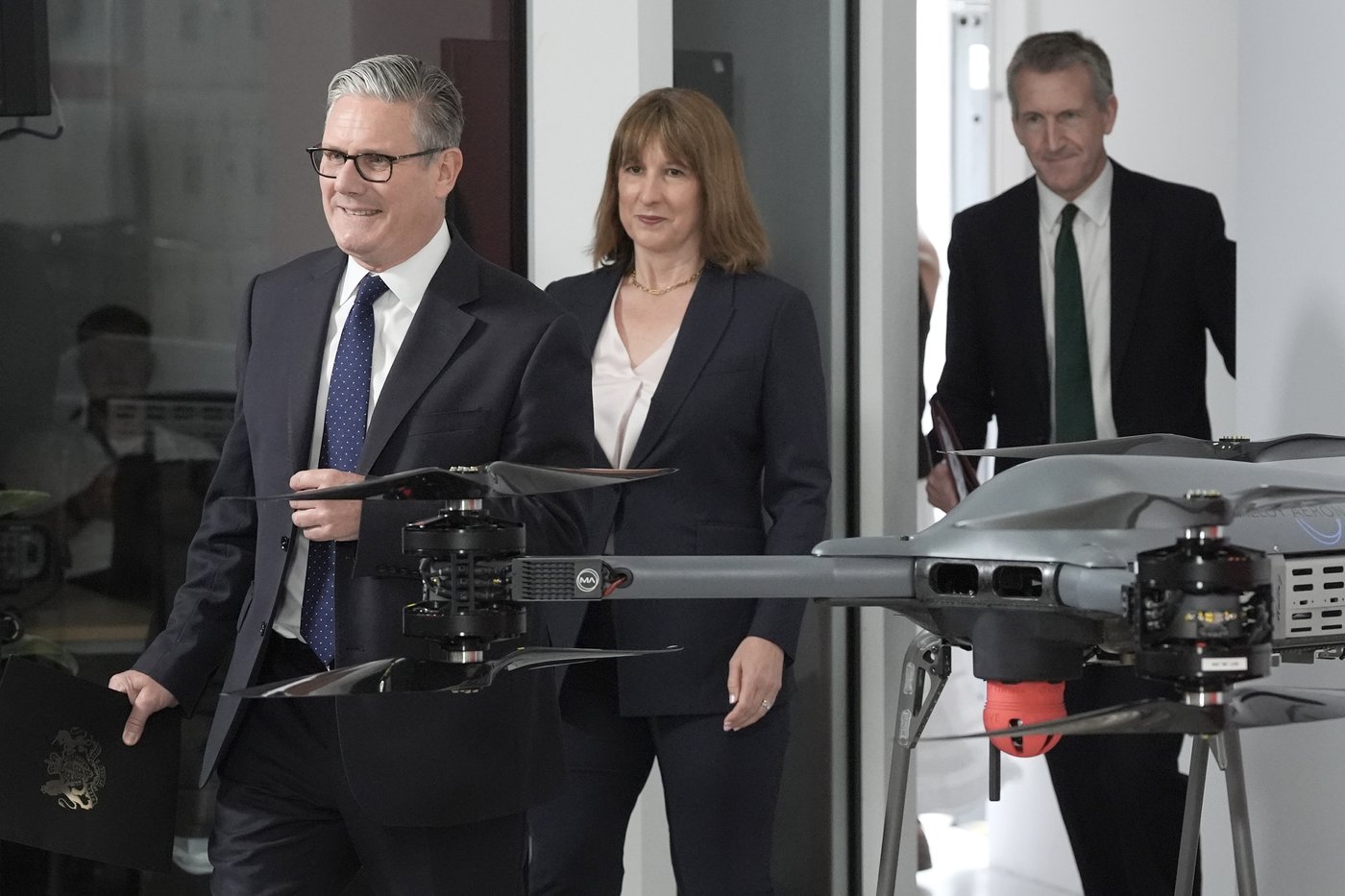 Britain sets out a plan for future defense with a focus on drones and a fight over money | iNFOnews.ca