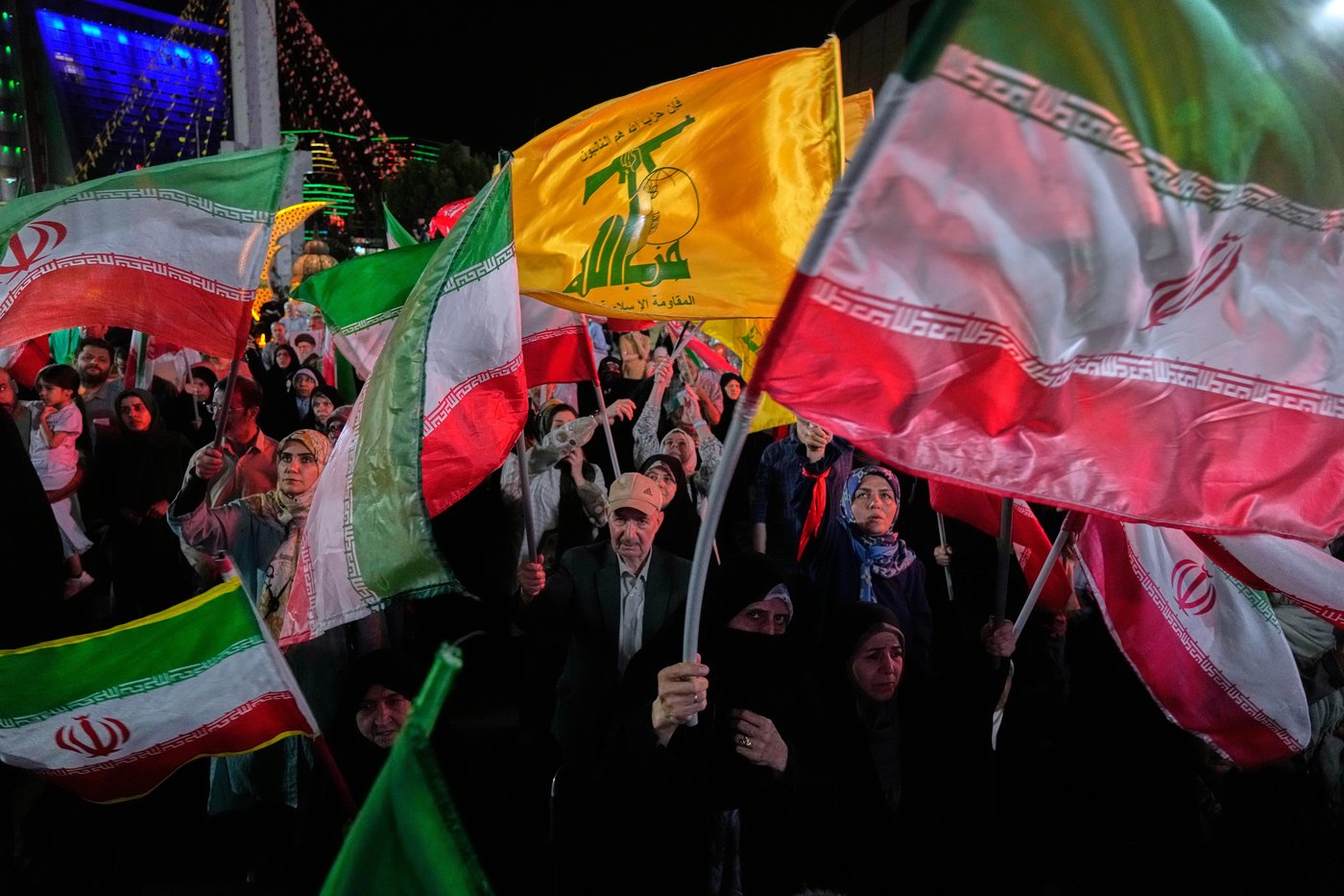 Israel and Iran trade strikes, threatening to drag the region back into full-scale war | iNFOnews.ca Israel and Iran trade strikes, threatening to drag the region back into full-scale war | iNFOnews.ca