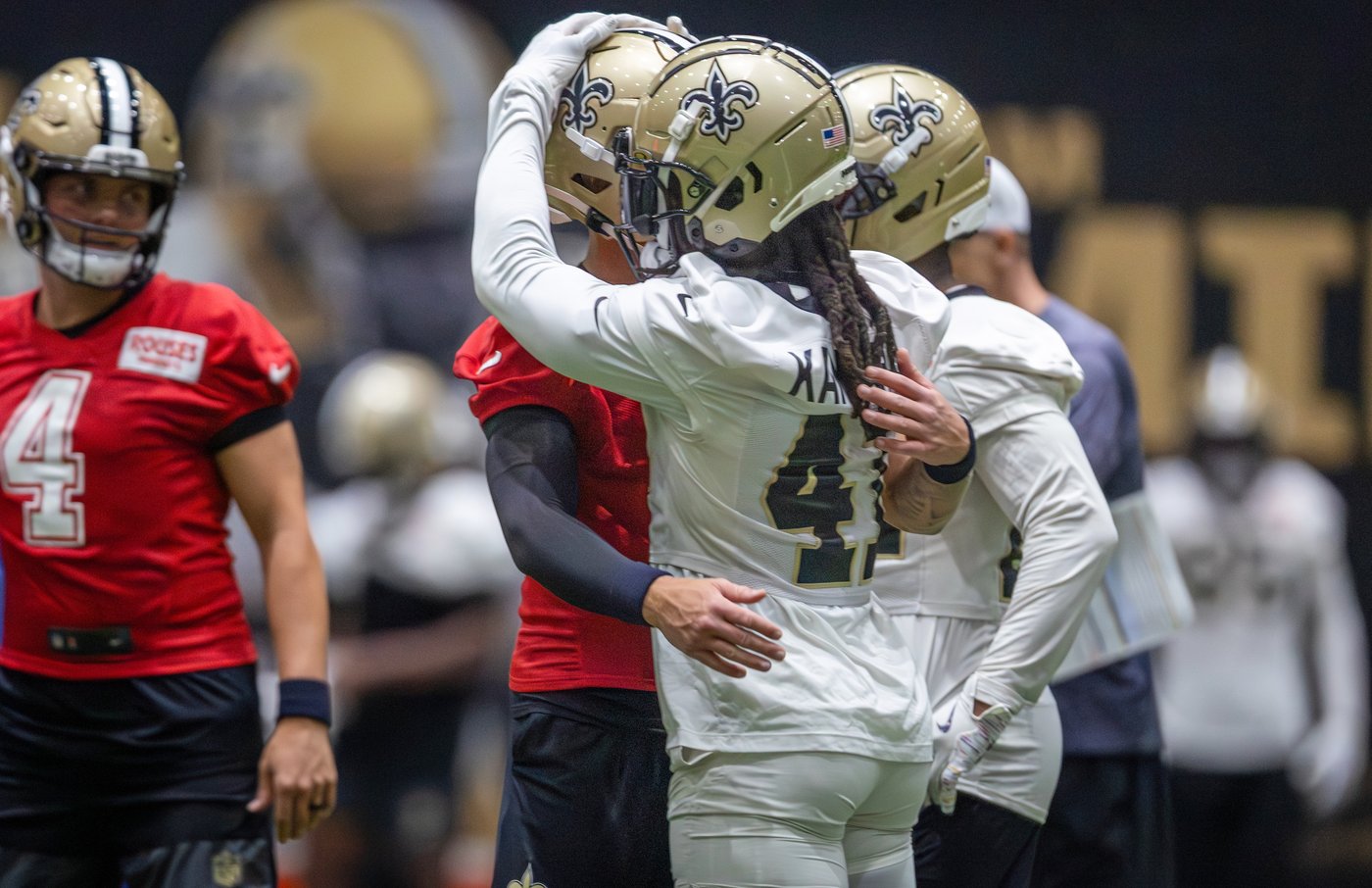 Alvin Kamara makes surprise appearance at Saints workout as his future with club remains uncertain | iNFOnews.ca
