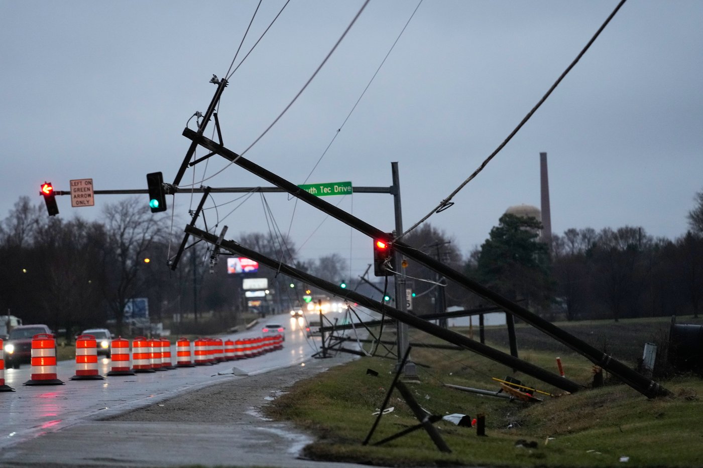 Tornadoes kill 2 in northwestern Indiana and raze buildings in Kankakee, Illinois | iNFOnews.ca