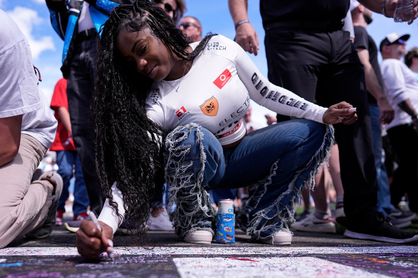 Daytona 500 gets underway with Kyle Busch and William Byron trying to make history | iNFOnews.ca