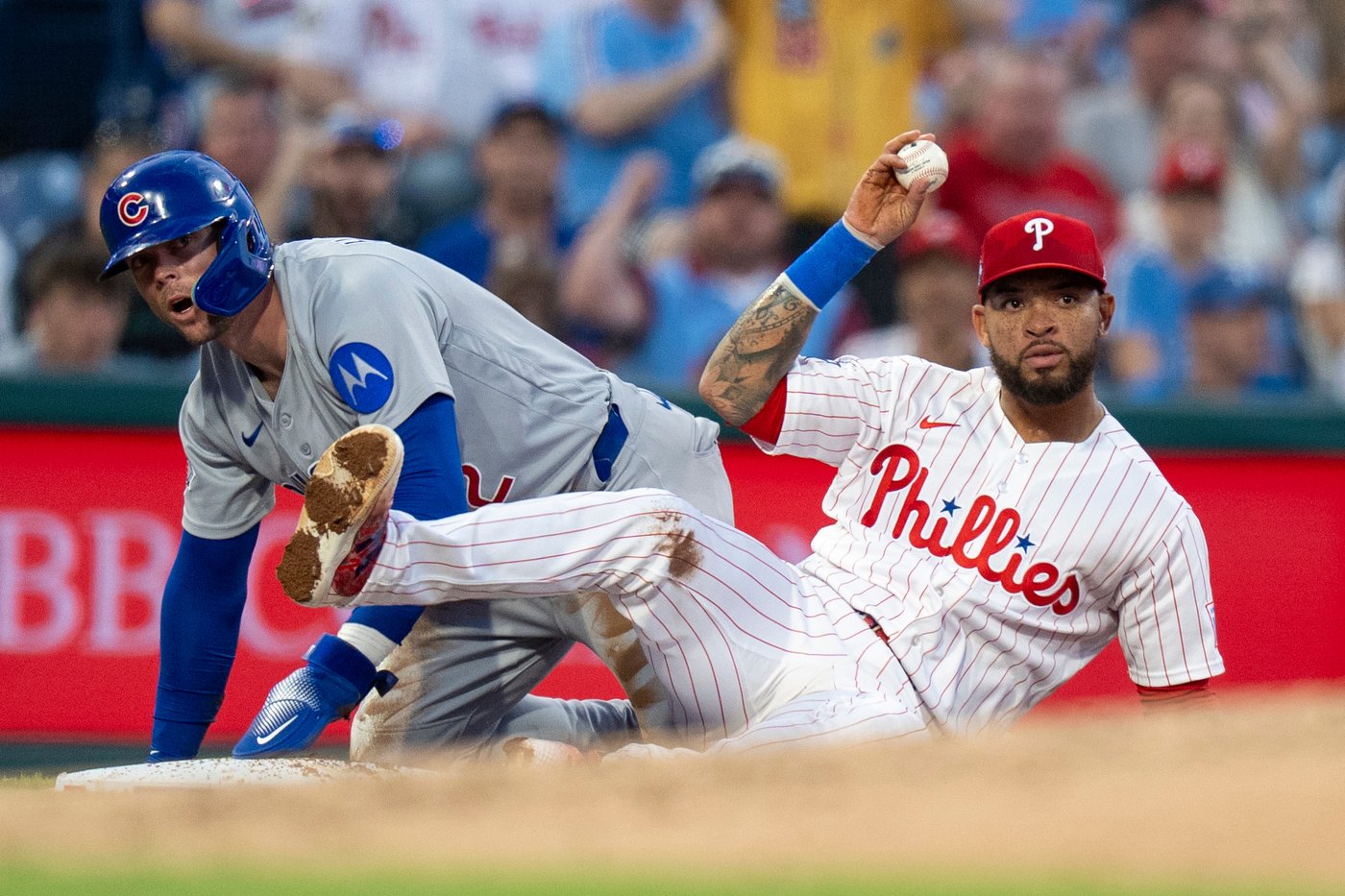 Kelly, Rea help lead the Cubs to a 10-4 comeback win over the Phillies | iNFOnews.ca