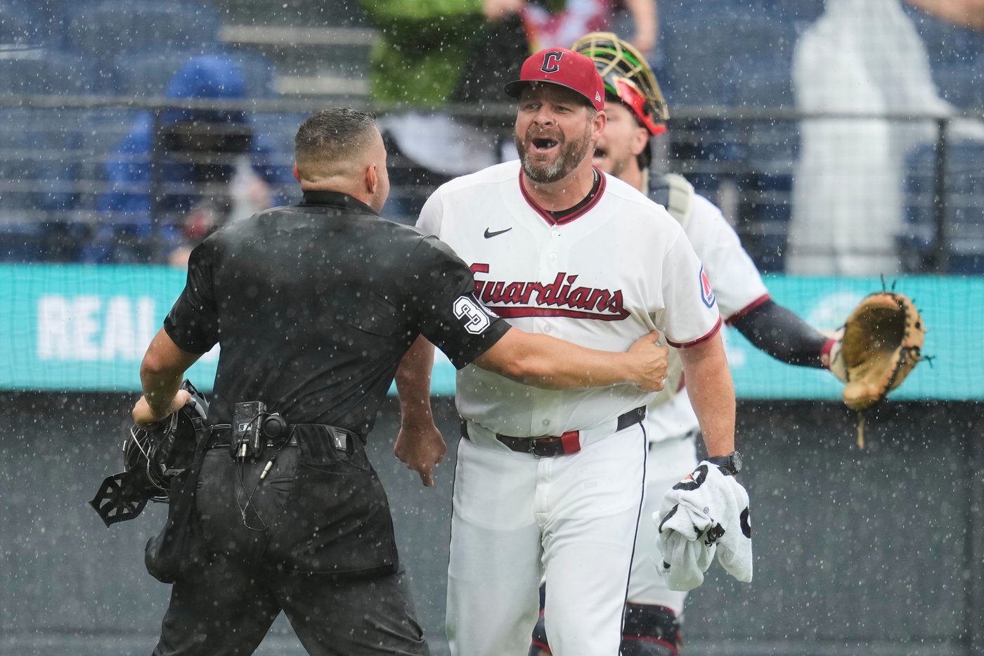 A bunt, a perfect game bid and a tarp: How Diamondbacks-Guardians tensions boiled over | iNFOnews.ca