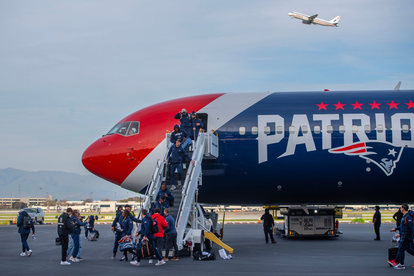 The Latest: Seahawks get their turn at Super Bowl Opening Night | iNFOnews.ca