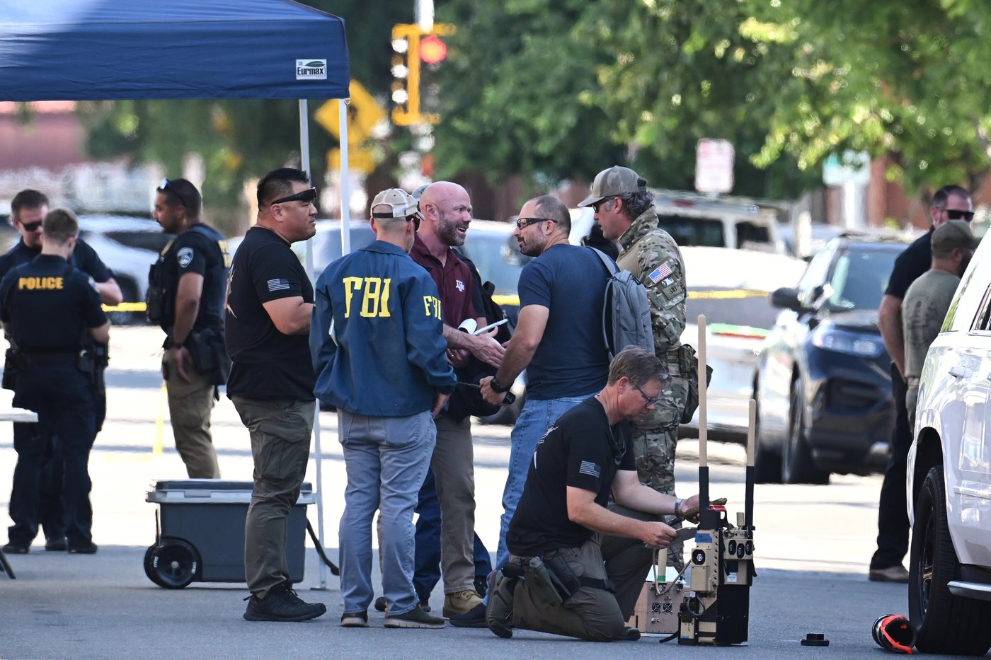 Police locked in negotiations with man in Bakersfield holding hostages | iNFOnews.ca