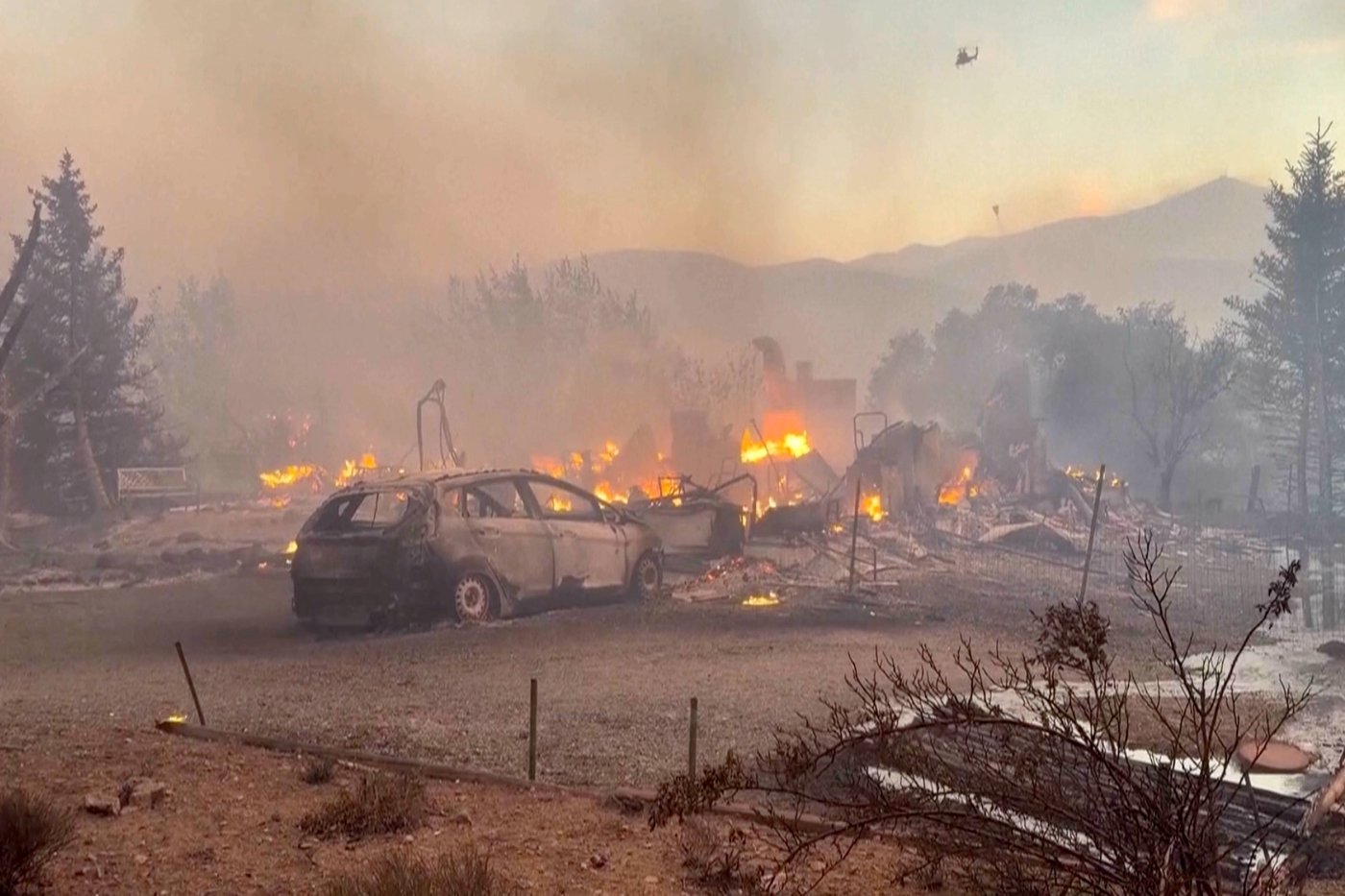 Firefighters are trying to stop a fast-moving Nevada wildfire from spreading to homes in Reno | iNwheels Firefighters are trying to stop a fast-moving Nevada wildfire from spreading to homes in Reno | iNwheels