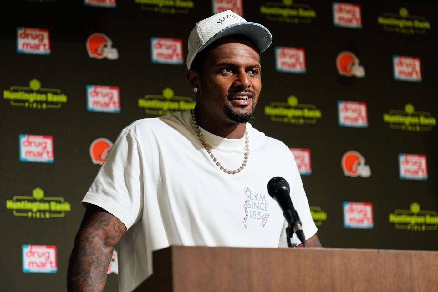 Deshaun Watson calls booing by Browns fans 'disrespectful' and 'personal,' but QB feels love on road | iNFOnews.ca Deshaun Watson calls booing by Browns fans 'disrespectful' and 'personal,' but QB feels love on road | iNFOnews.ca