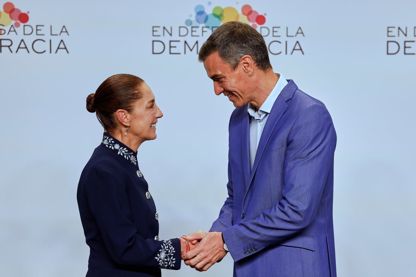 With a handshake, Spain and Mexico put diplomatic tussle over their colonial past behind them | iNFOnews.ca