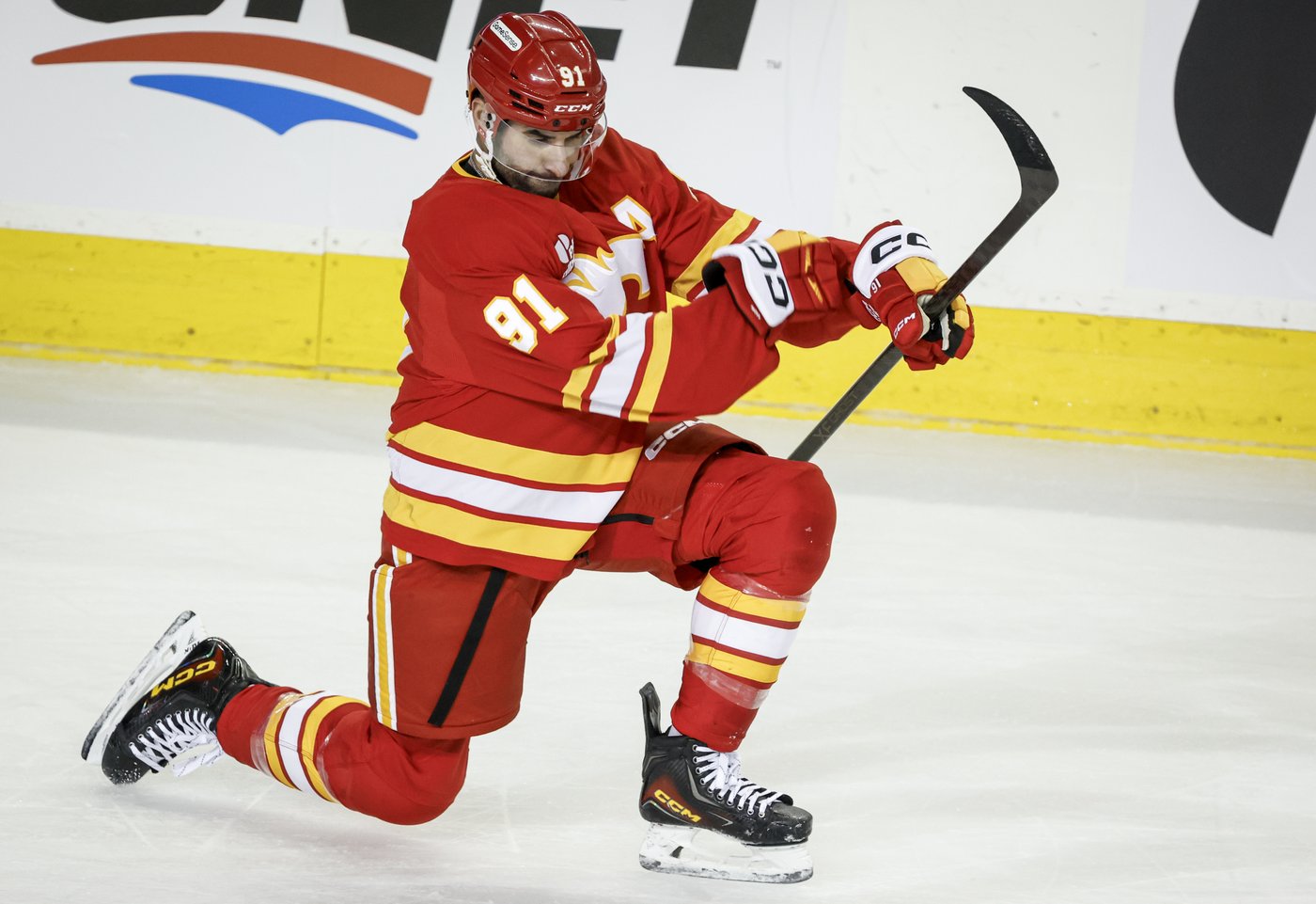 Flames send Nazem Kadri back to Avalanche where he won the Stanley Cup in 2022 | iNFOnews.ca