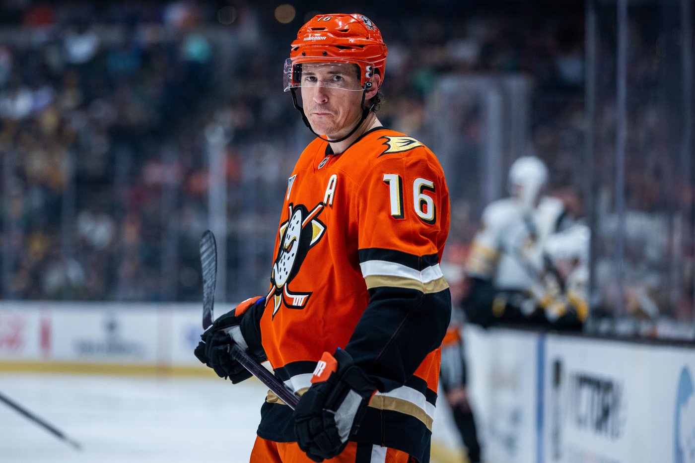 Flames send Nazem Kadri back to Avalanche where he won the Stanley Cup in 2022 | iNFOnews.ca