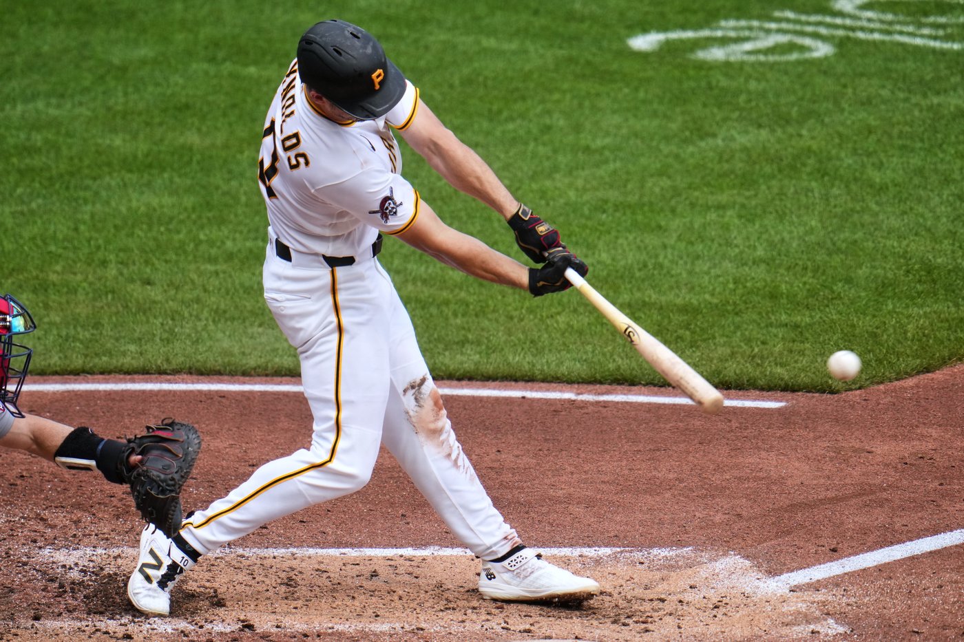Reynolds, Lowe, and Yorke each drive in 2 runs, Pirates beat Red Sox 8-3 after 2 1/2-hour delay | iNFOnews.ca Reynolds, Lowe, and Yorke each drive in 2 runs, Pirates beat Red Sox 8-3 after 2 1/2-hour delay | iNFOnews.ca