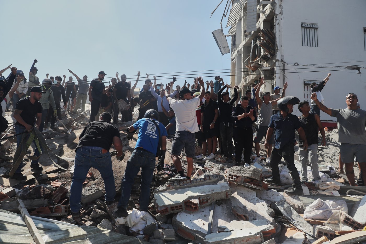 47 dead and buildings collapsed after 7.4-magnitude earthquake shakes western Colombia | iNFOnews.ca 47 dead and buildings collapsed after 7.4-magnitude earthquake shakes western Colombia | iNFOnews.ca