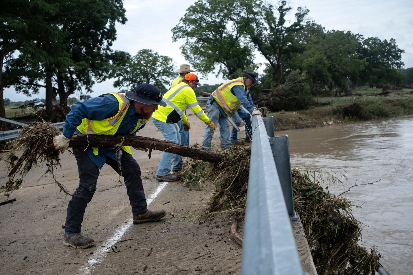 First responders rescue people from Texas floods while other hard-hit areas are cleaning up | iNFOnews.ca First responders rescue people from Texas floods while other hard-hit areas are cleaning up | iNFOnews.ca
