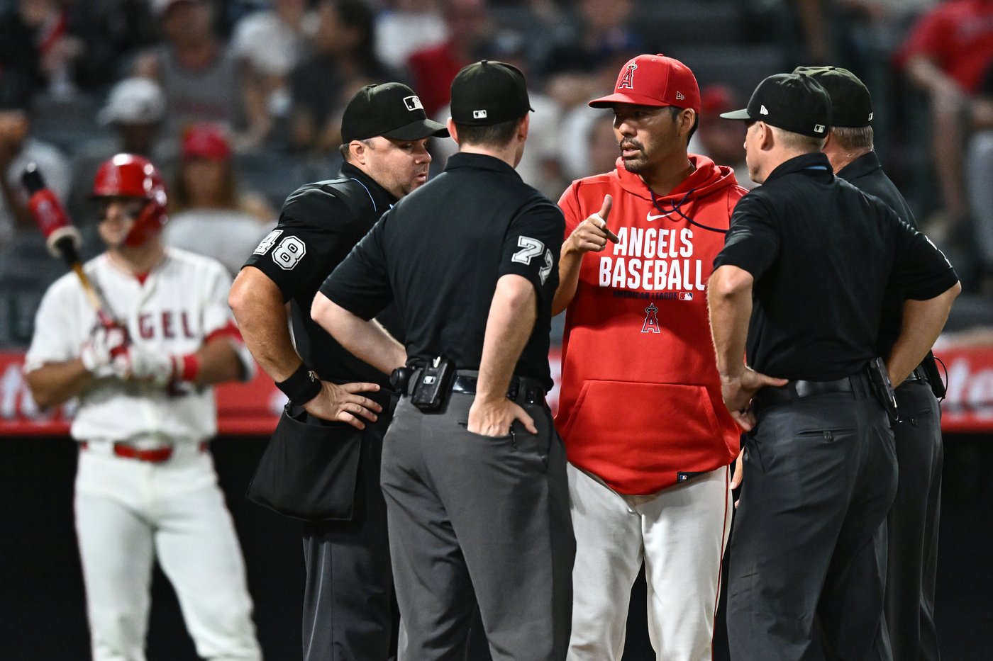MLB-worst Angels fire pitching coach Mike Maddux, 2 assistants in staff shake-up | iNFOnews.ca MLB-worst Angels fire pitching coach Mike Maddux, 2 assistants in staff shake-up | iNFOnews.ca