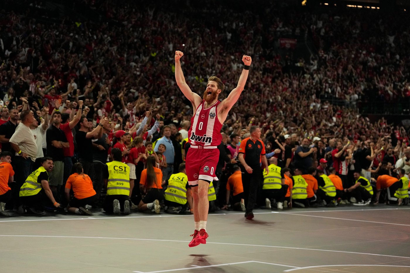 Olympiakos beats Real Madrid 92-85 to win EuroLeague title | iNFOnews.ca
