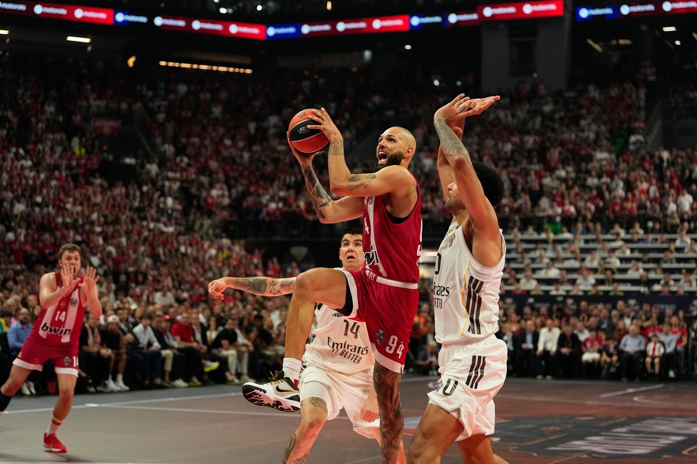 Olympiakos beats Real Madrid 92-85 to win EuroLeague title | iNFOnews.ca
