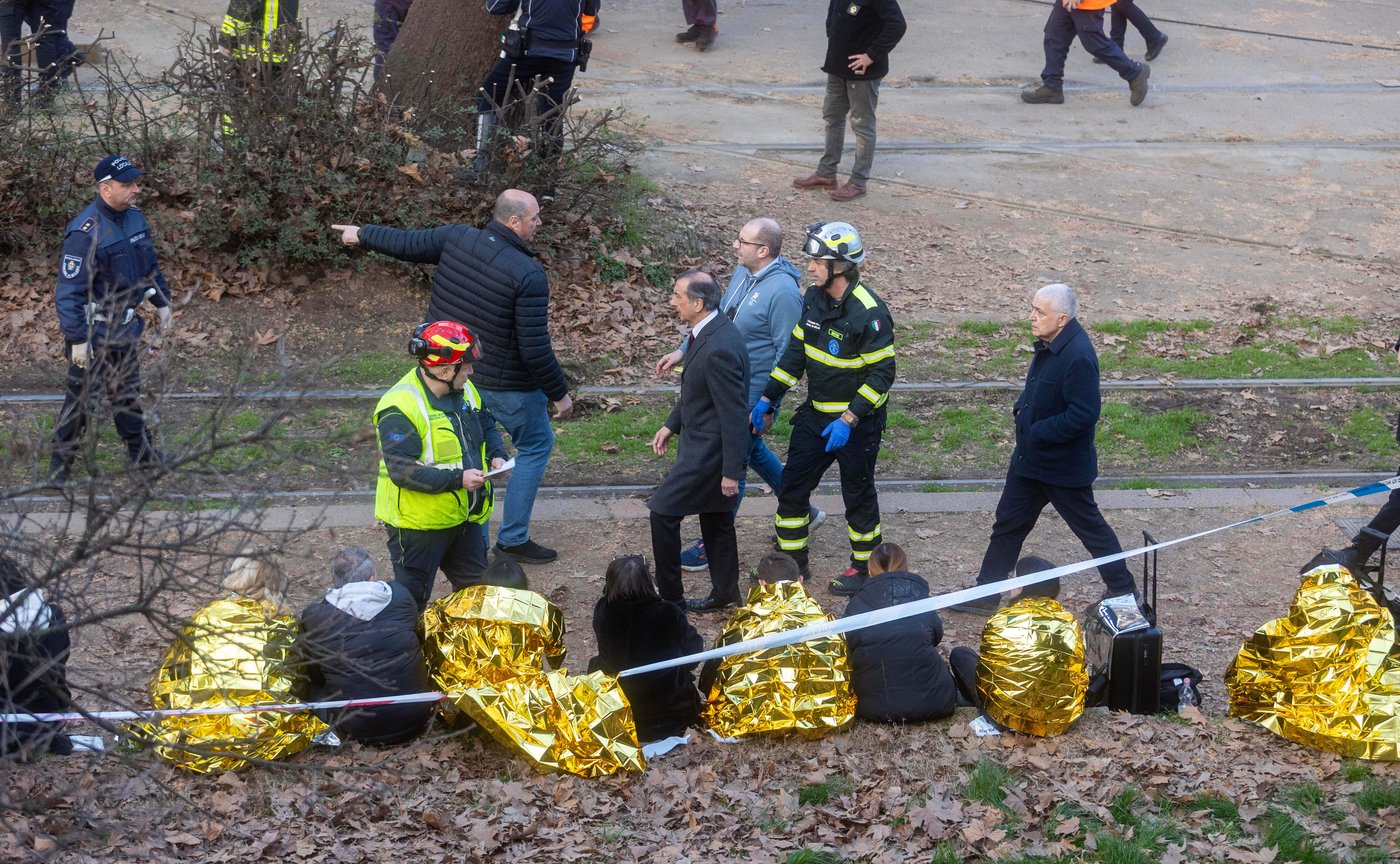Milan tram derails and slams into a building, killing two people | iNFOnews.ca