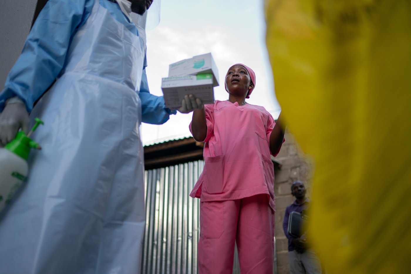 Women are the first caregivers in this Ebola outbreak and the most at risk | iNFOnews.ca