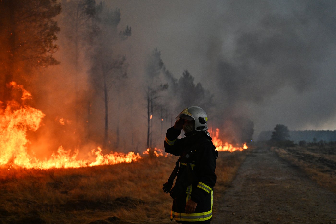 Macron calls crisis meeting as monster wildfires drive 250,000 from their homes | iNFOnews.ca