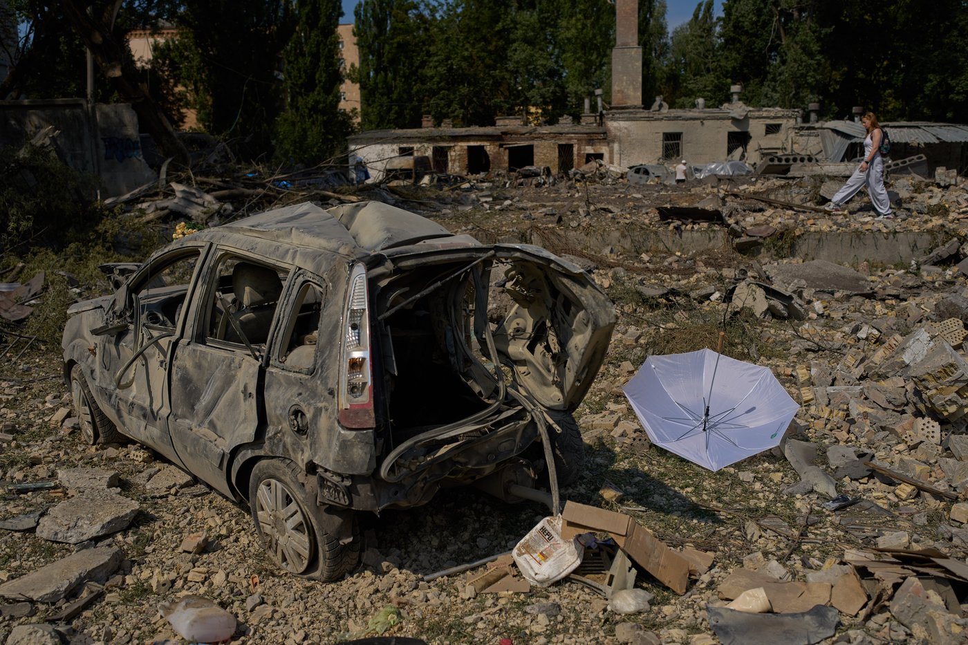 Russian attacks on Ukraine kill 2 people a day after deadly shopping mall drone strike | iNFOnews.ca