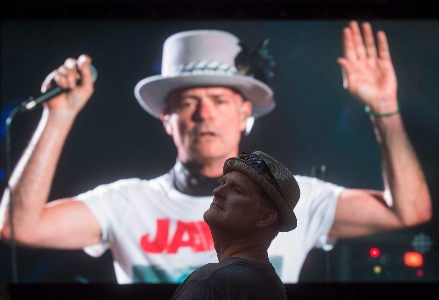 ‘I wish it could have gone forever’: Gord Sinclair remembers the Tragically Hip’s final tour | iNFOnews.ca