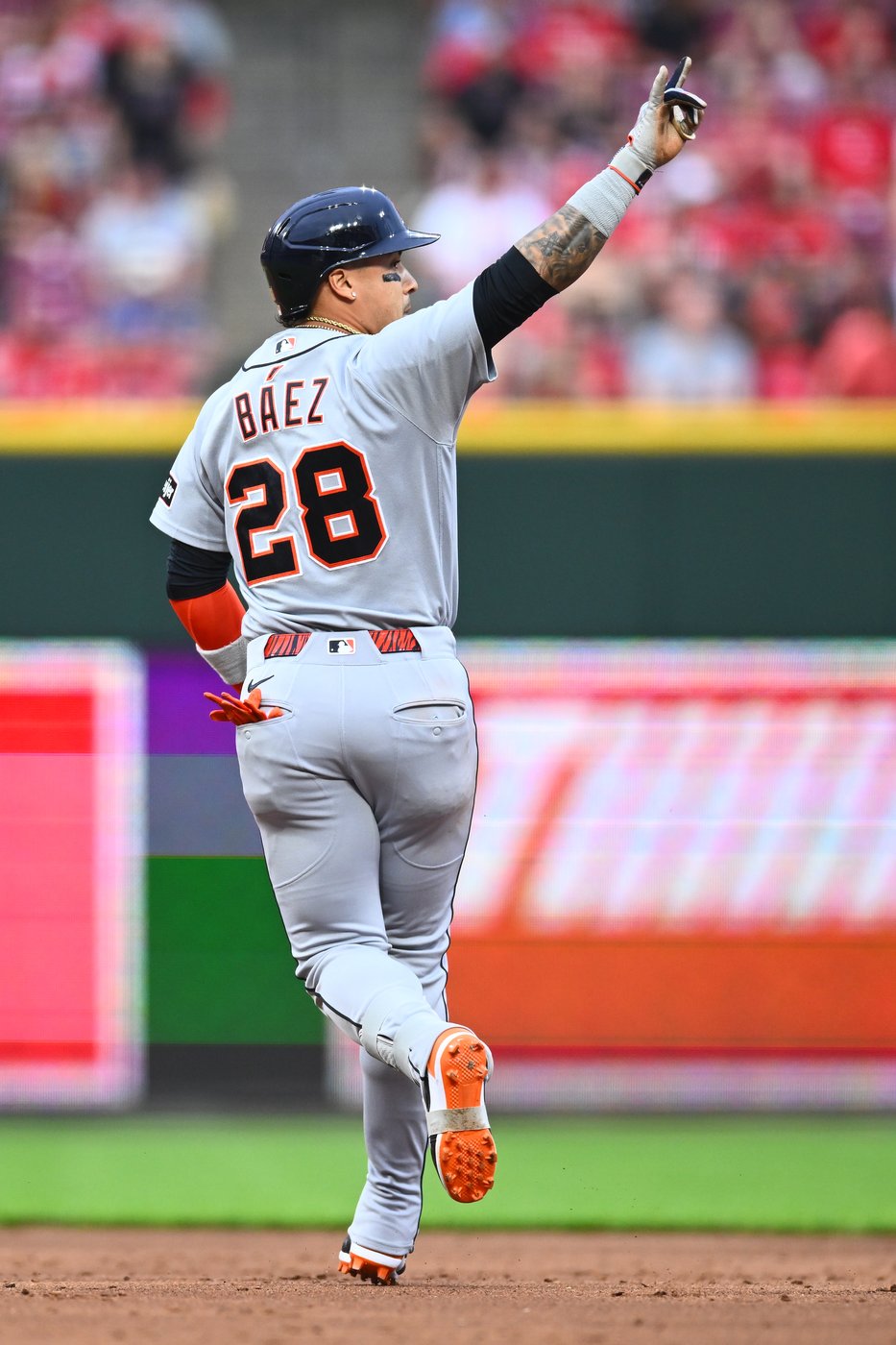 Lowe's two-run walk-off HR lifts Reds to wild 9-8 win over Tigers | iNFOnews.ca