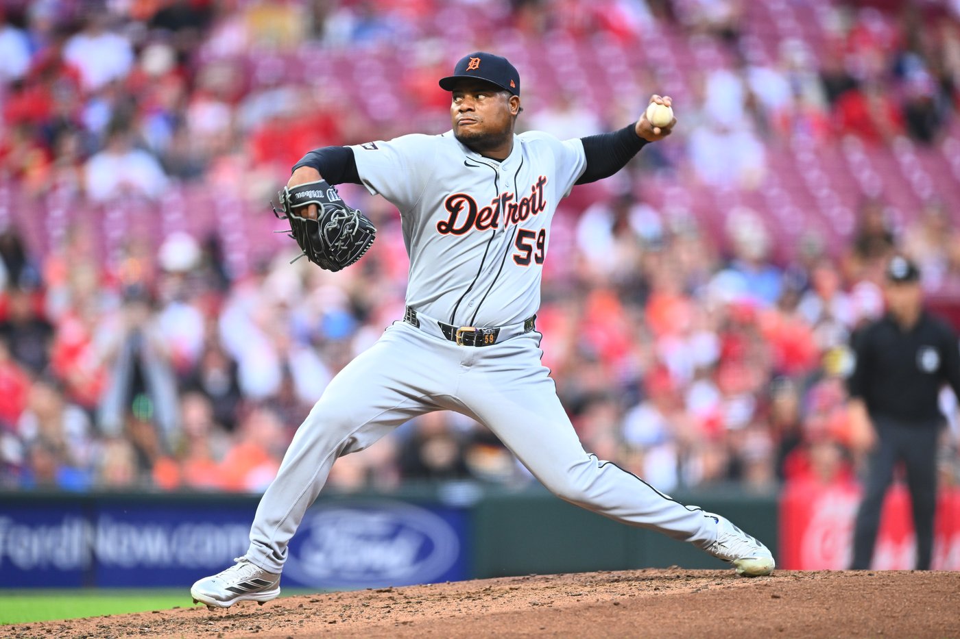 Lowe's two-run walk-off HR lifts Reds to wild 9-8 win over Tigers | iNFOnews.ca