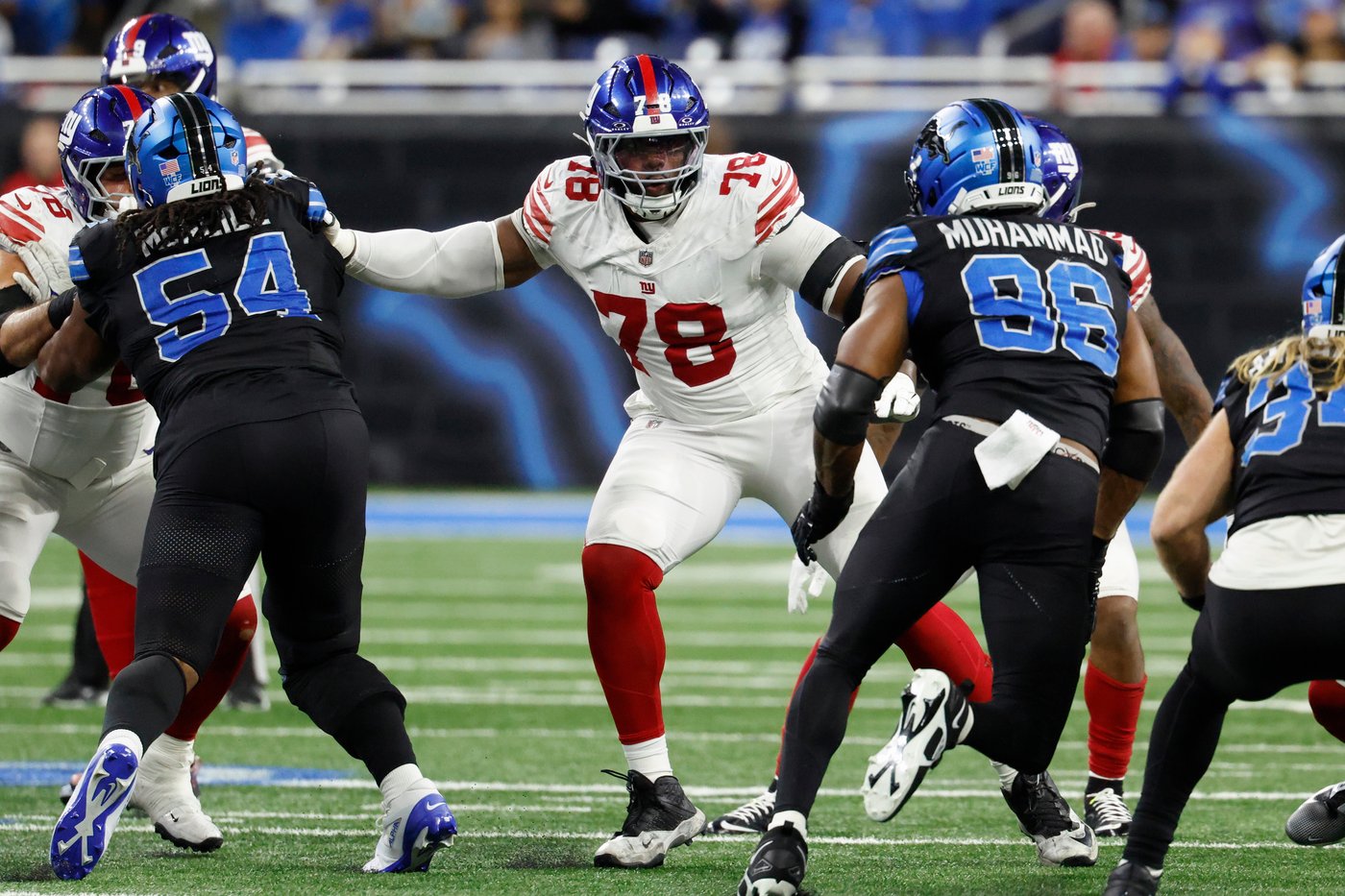 Giants restructure left tackle Andrew Thomas' contract to clear cap space, AP source says | iNFOnews.ca