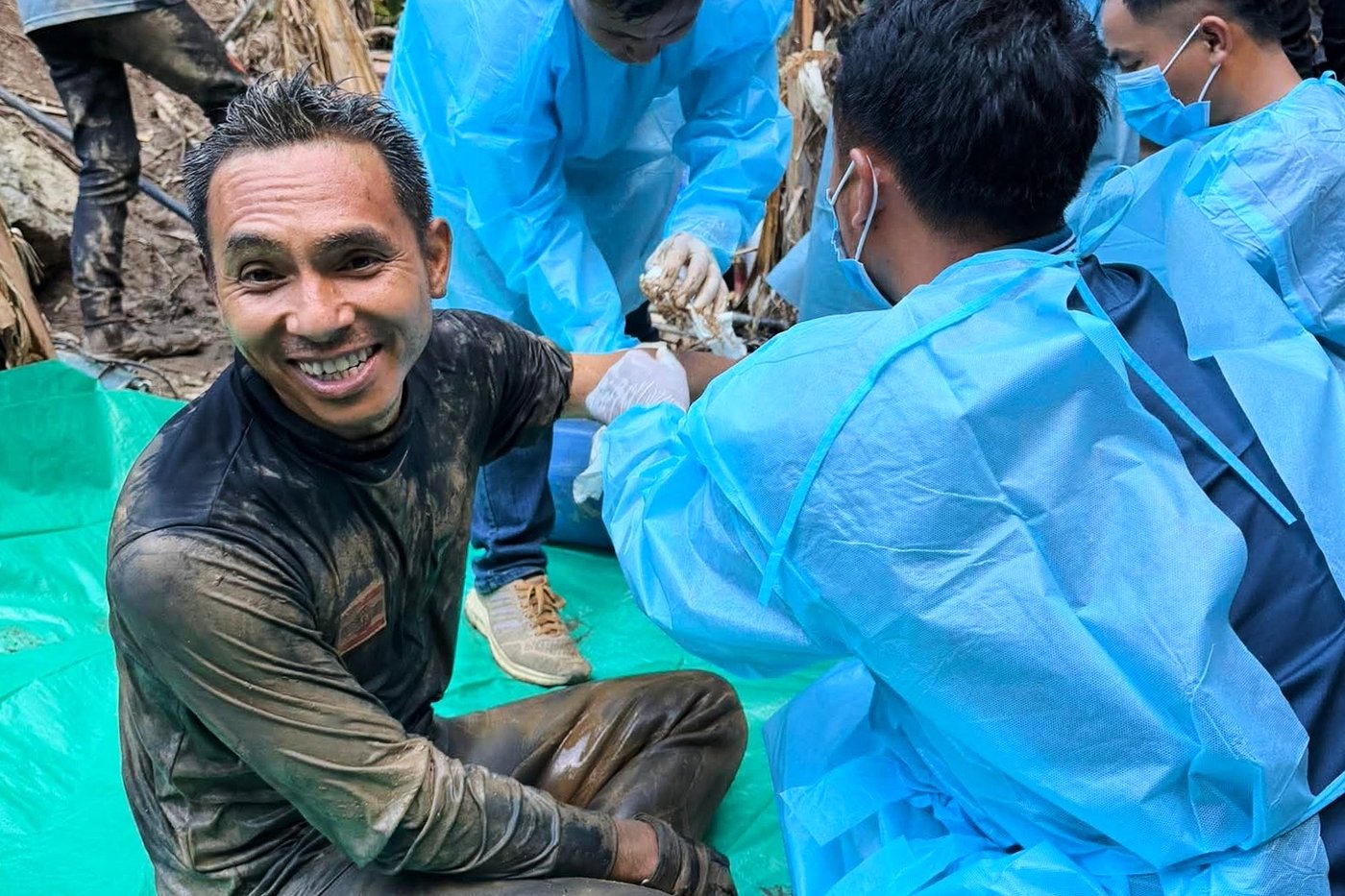 Divers find 5 villagers alive in a flooded cave in Laos after more than a week trapped in darkness | iNFOnews.ca