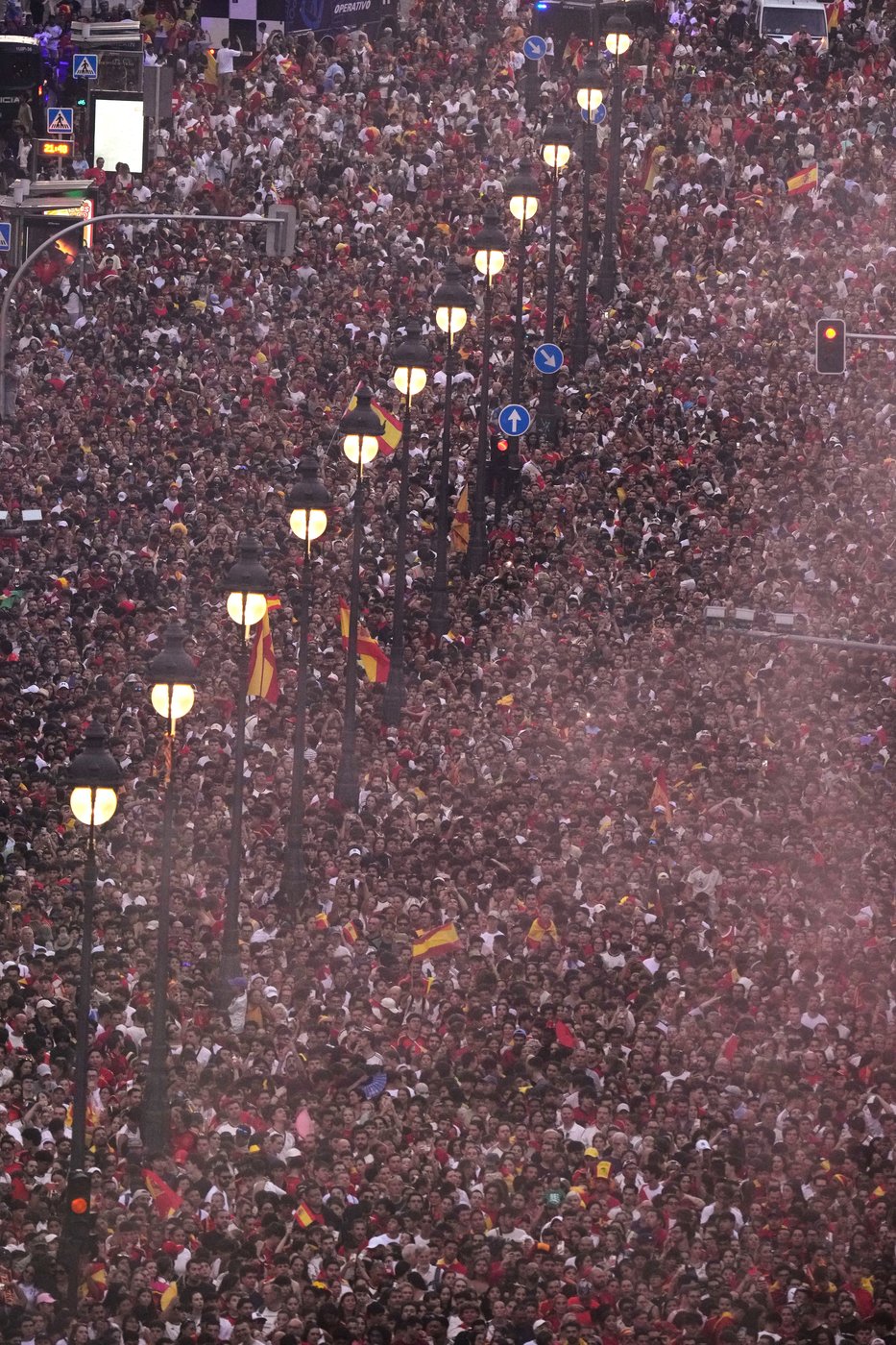 See the world in vertical: Top photos by AP photojournalists | iNFOnews.ca