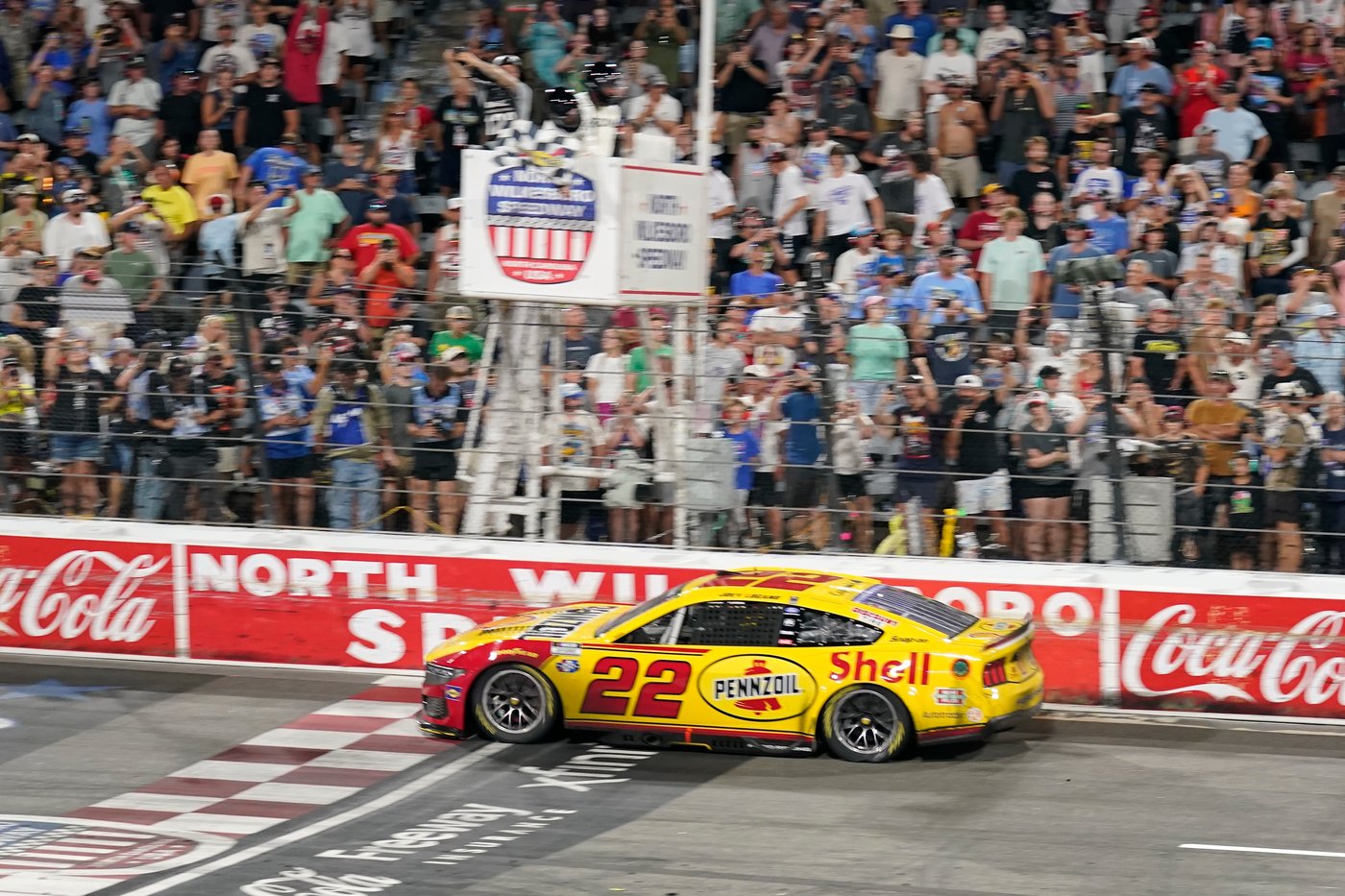 Joey Logano ends victory drought in NASCAR points return to North Wilkesboro | iNFOnews.ca