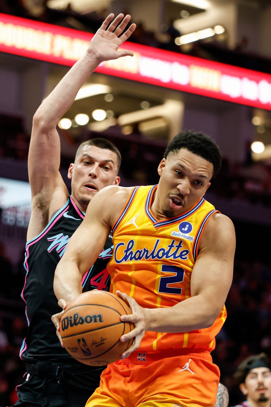 Heat stop Hornets' 6-game winning streak behind 33 points from Tyler Herro | iNFOnews.ca