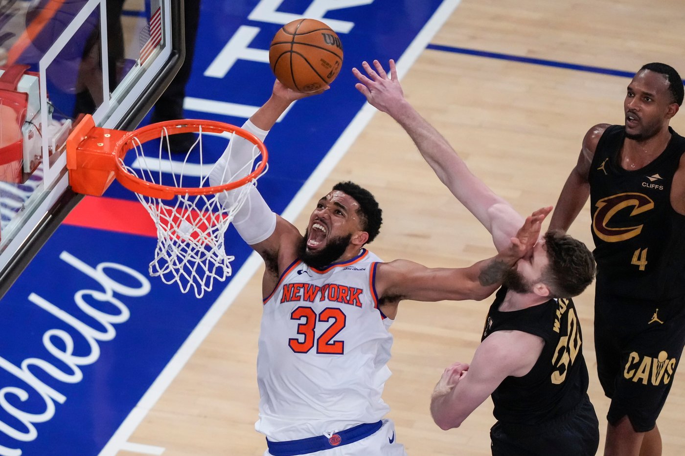 Comeback or collapse? Knicks' Game 1 rally against the Cavaliers was a little bit of both | iNFOnews.ca