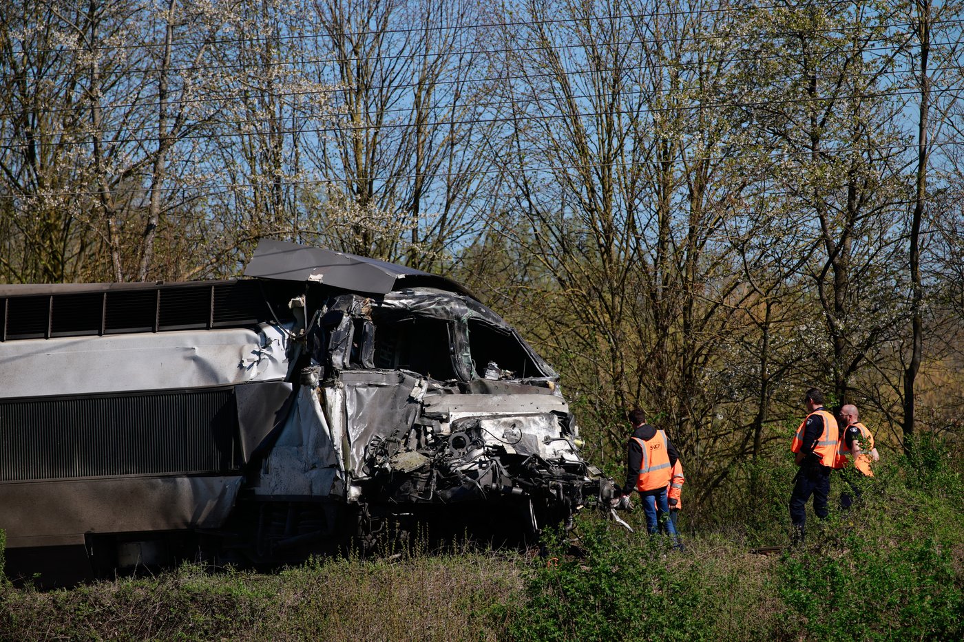 French train driver killed after crashing into truck at railway crossing | iNwheels
