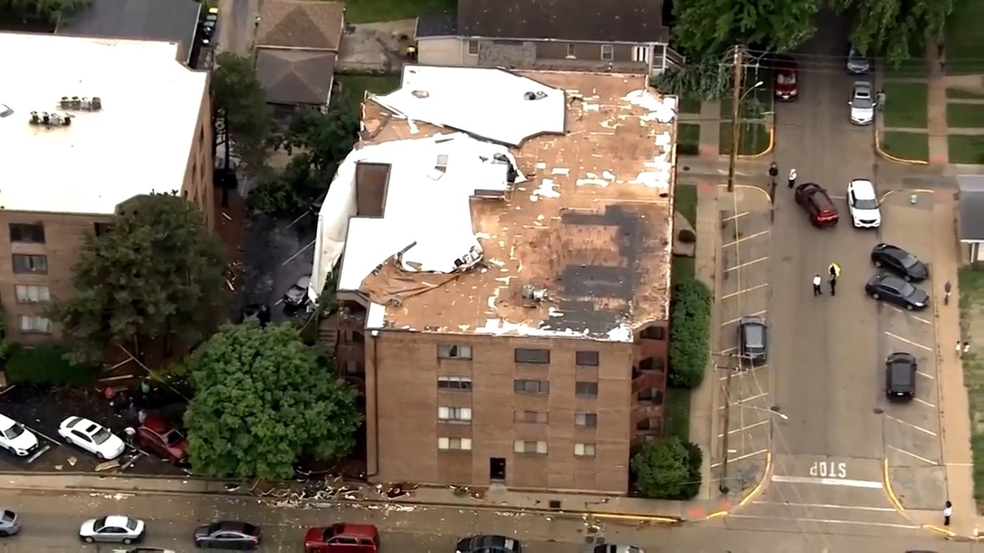 Tornadoes pummel communities outside Chicago, tearing up homes and toppling power poles | iNFOnews.ca