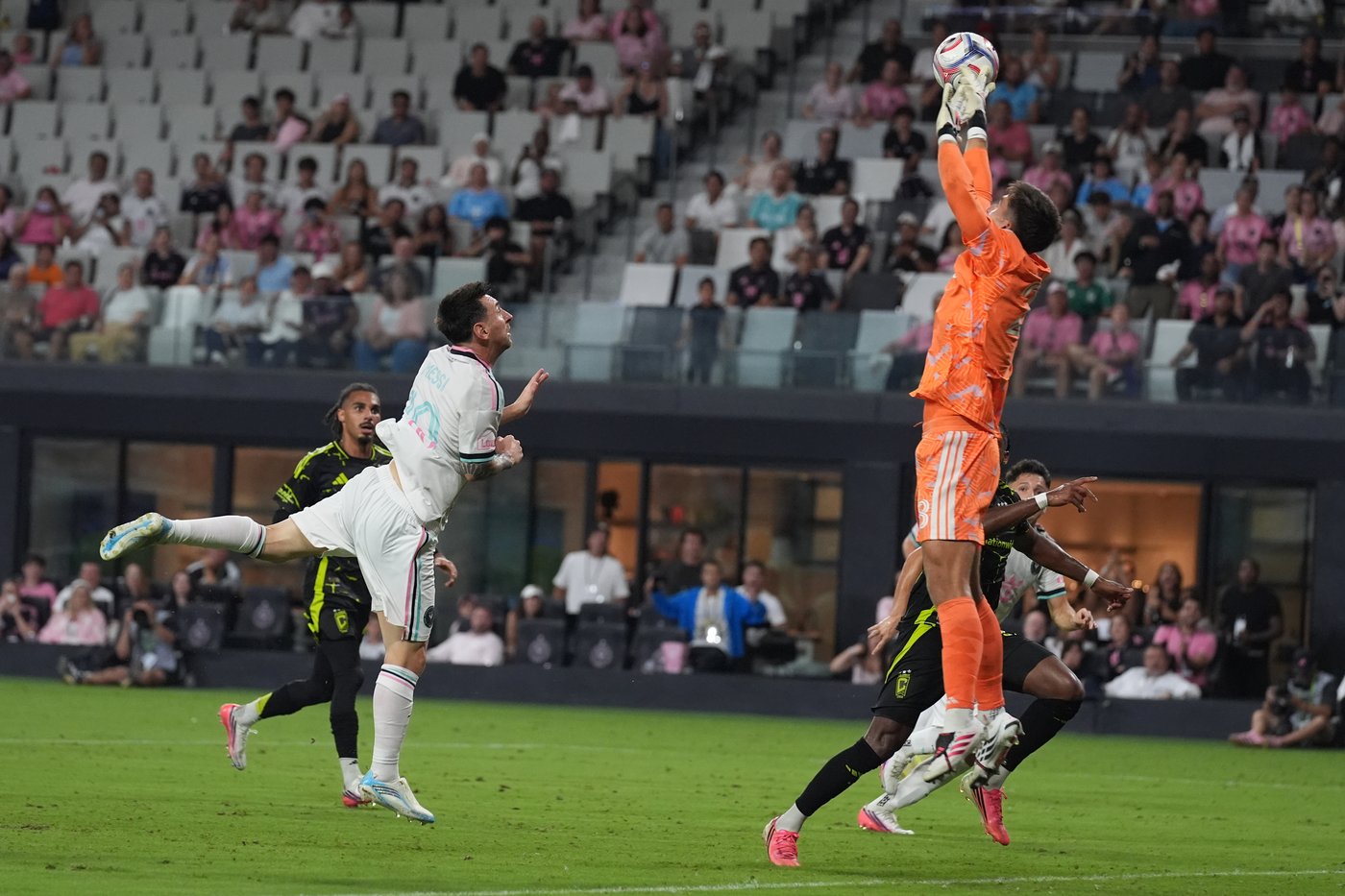 Crew play Miami to a 2-2 draw as Lionel Messi returns | iNFOnews.ca
