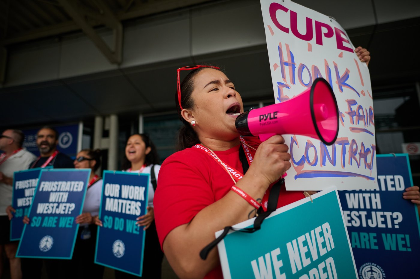 WestJet, CUPE reach tentative deal as passengers scramble amid flight disruptions | iNFOnews.ca