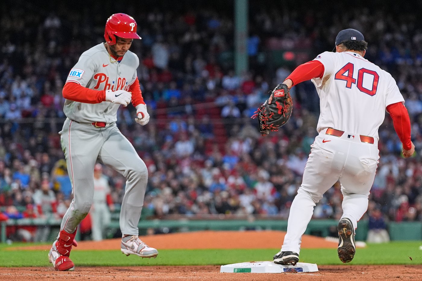 Rafaela's pinch 2-run homer leads Red Sox over Phillies 3-1 as Schwarber streak stopped | iNFOnews.ca