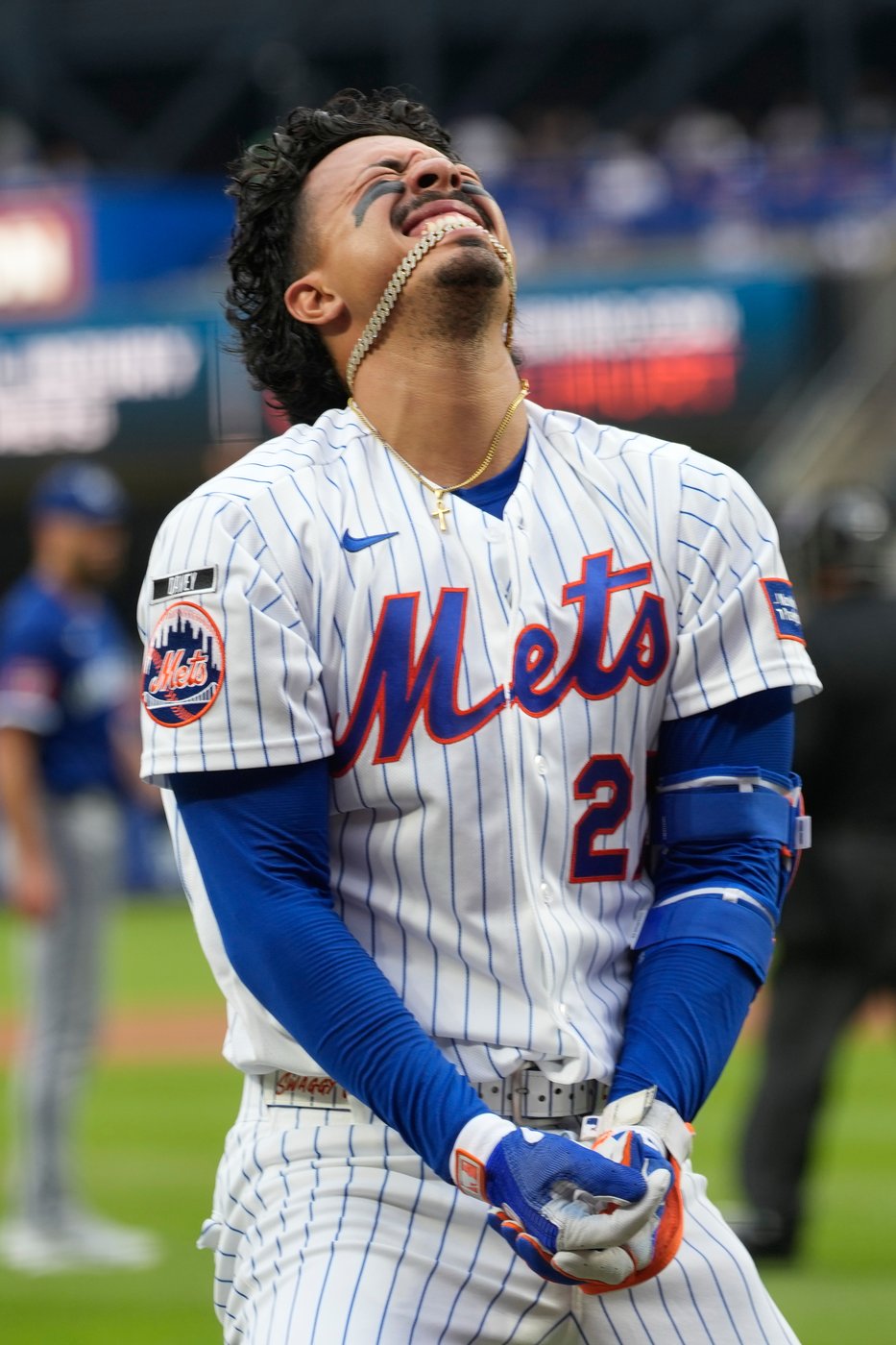 Mets' Mark Vientos headed for injured list after suffering right hand fracture when hit by pitch | iNFOnews.ca