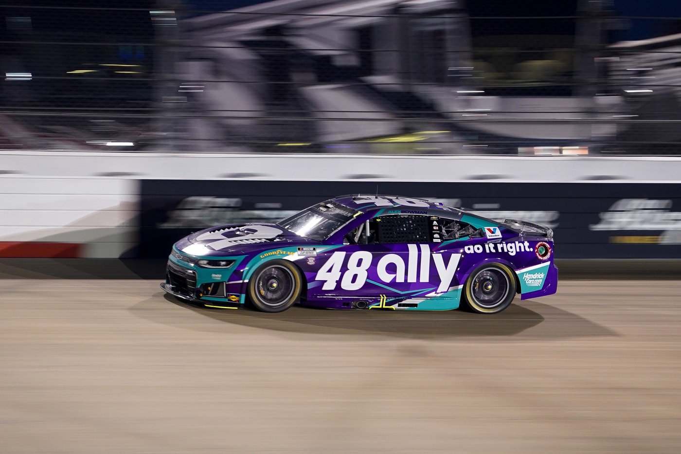 Battling vertigo, NASCAR driver Alex Bowman says 'I’m as close to 100% as I’m going to get' | iNFOnews.ca