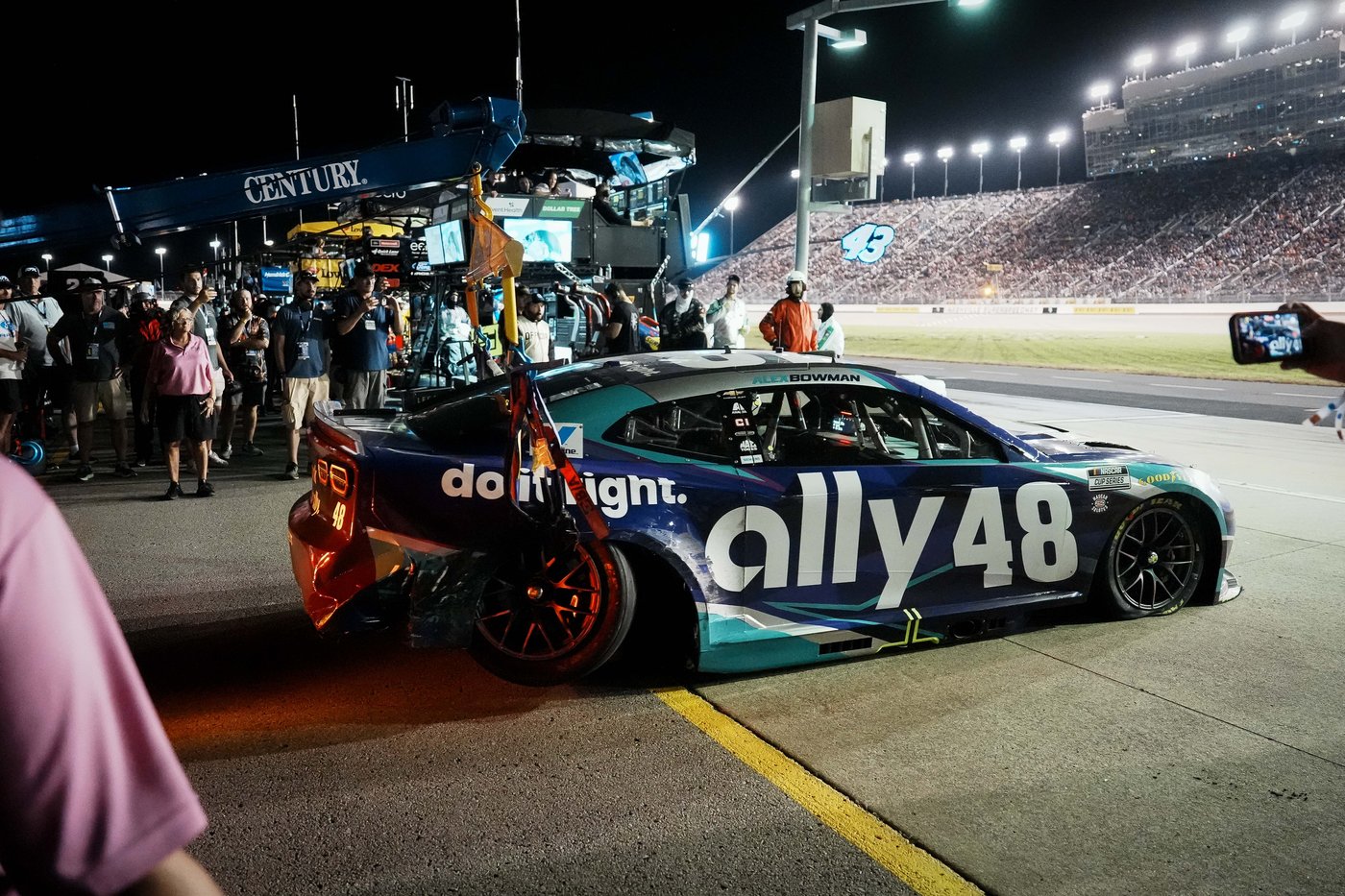 Battling vertigo, NASCAR driver Alex Bowman says 'I’m as close to 100% as I’m going to get' | iNFOnews.ca