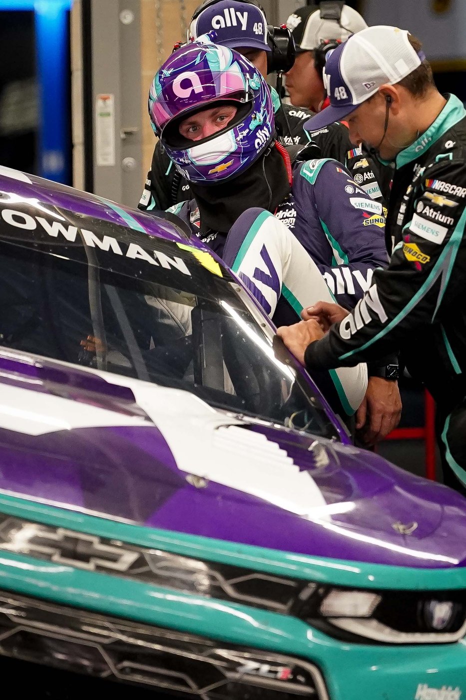 Battling vertigo, NASCAR driver Alex Bowman says 'I’m as close to 100% as I’m going to get' | iNFOnews.ca