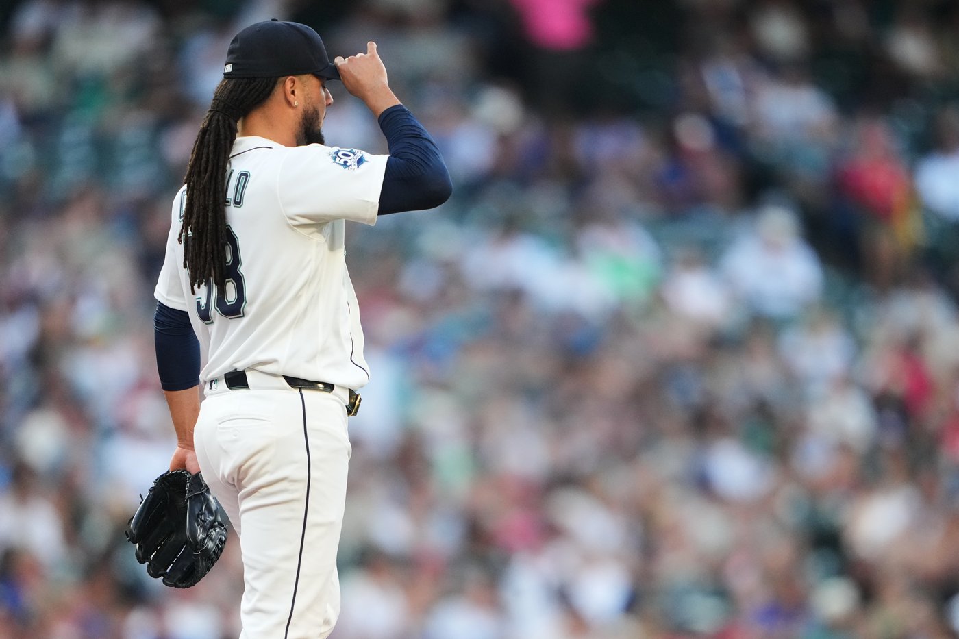 Suárez homers against former team and Burns throws 5 scoreless innings as Reds beat Mariners 4-2 | iNFOnews.ca Suárez homers against former team and Burns throws 5 scoreless innings as Reds beat Mariners 4-2 | iNFOnews.ca