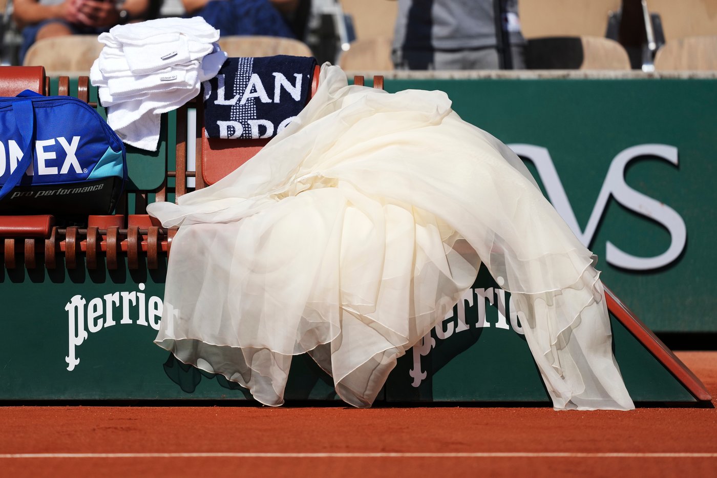 Naomi Osaka's latest French Open fashion ensemble includes an ivory train and gold jacket | iNFOnews.ca