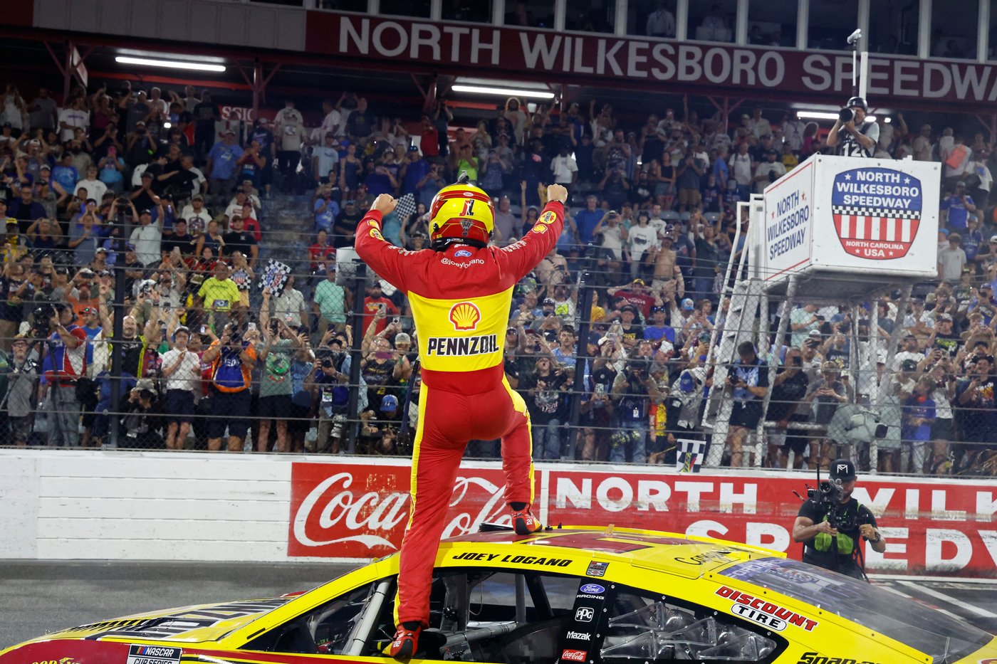 Joey Logano ends victory drought in NASCAR points return to North Wilkesboro | iNFOnews.ca