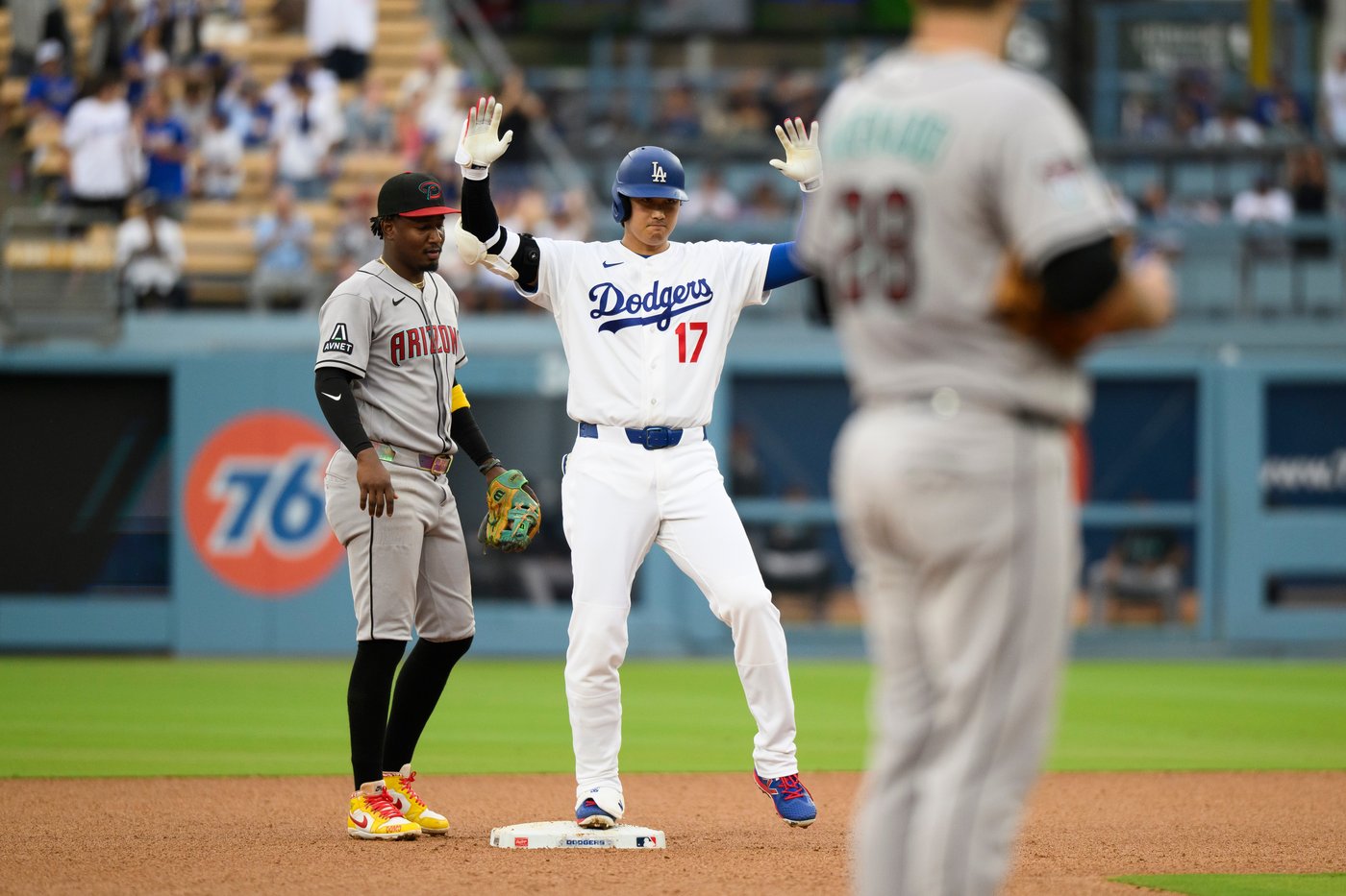 Shohei Ohtani to be available for Dodgers' weekend series at Yankees after fluid drained from knee | iNFOnews.ca Shohei Ohtani to be available for Dodgers' weekend series at Yankees after fluid drained from knee | iNFOnews.ca